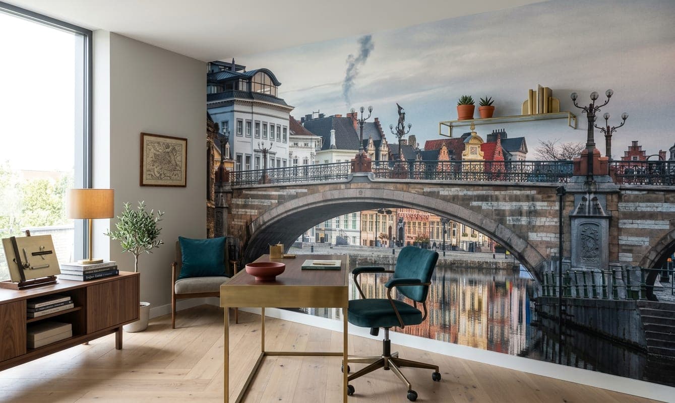 historische brug gent ochtendlicht behang in grijs