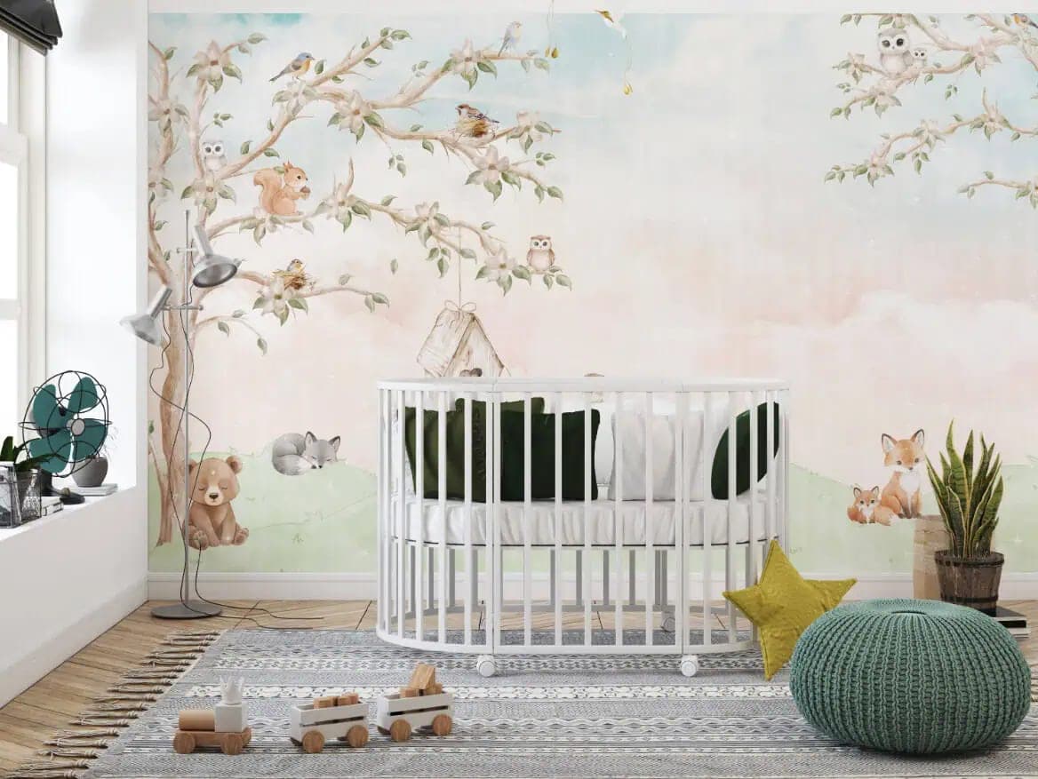 babykamer bosdieren en boom pastelkleuren behang — naadloos op maat geprint