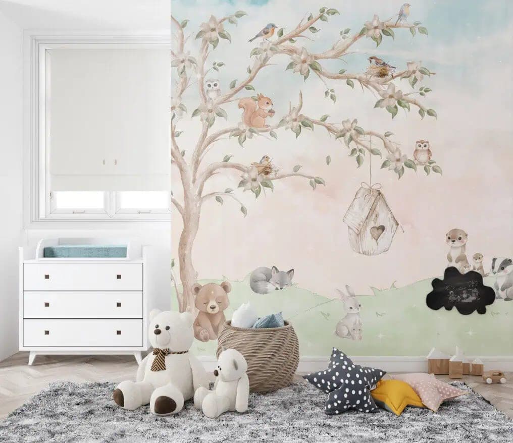 babykamer bosdieren en boom pastelkleuren behang