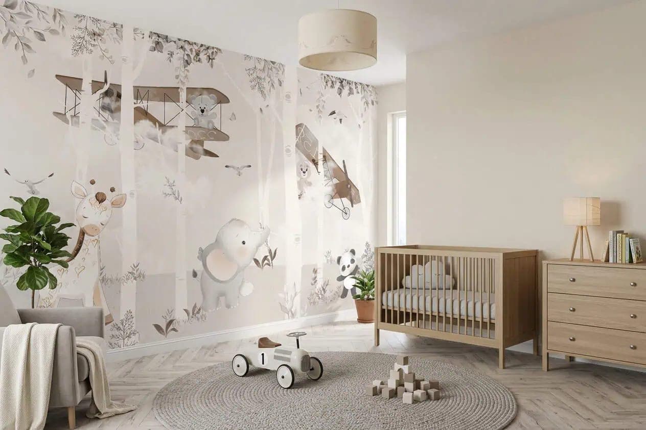 babykamer dieren en vliegtuigen zachte neutrale tinten behang in beige — naadloos op maat geprint