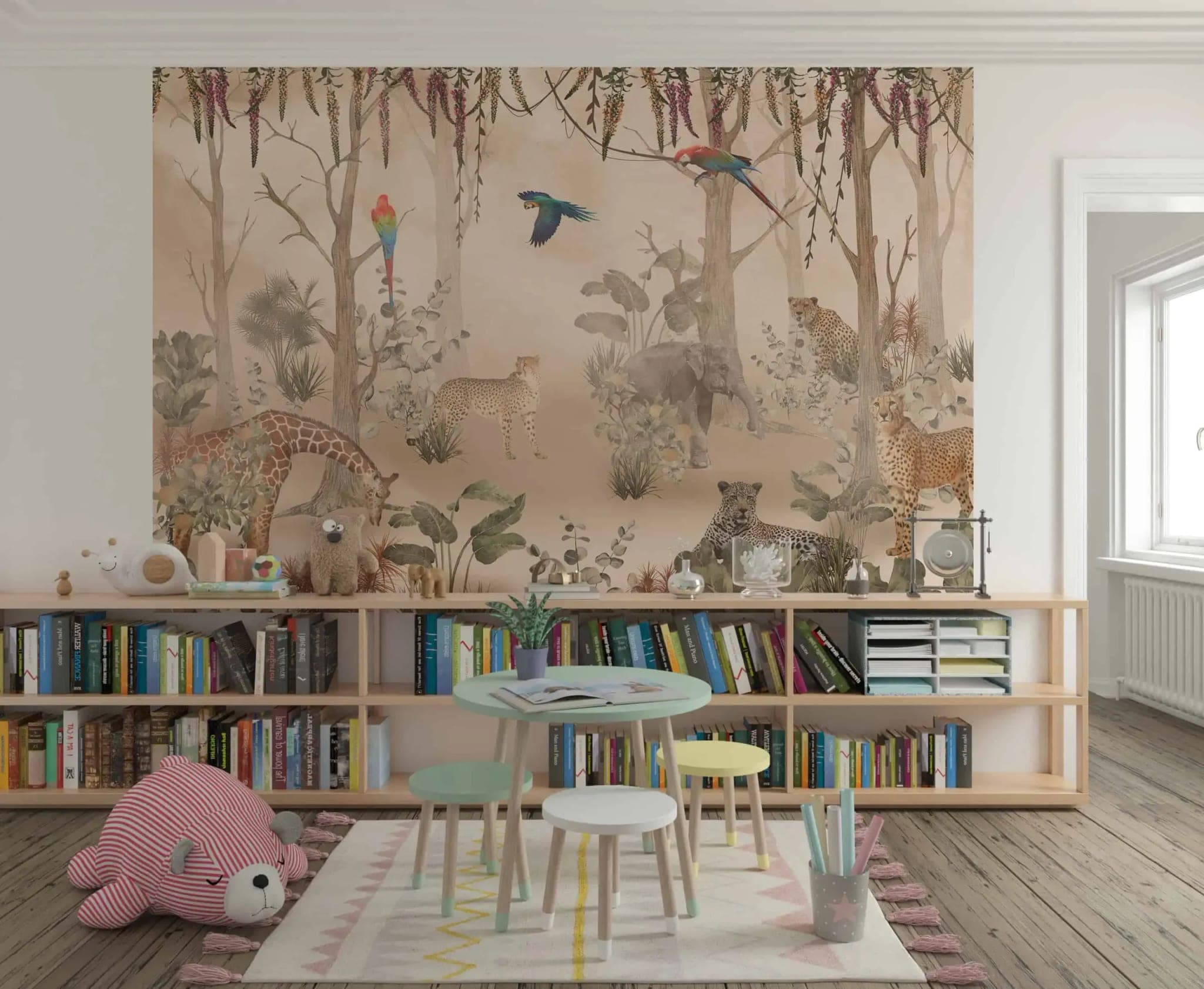 jungle cheetah, giraffe en papegaaien zandkleur behang in beige