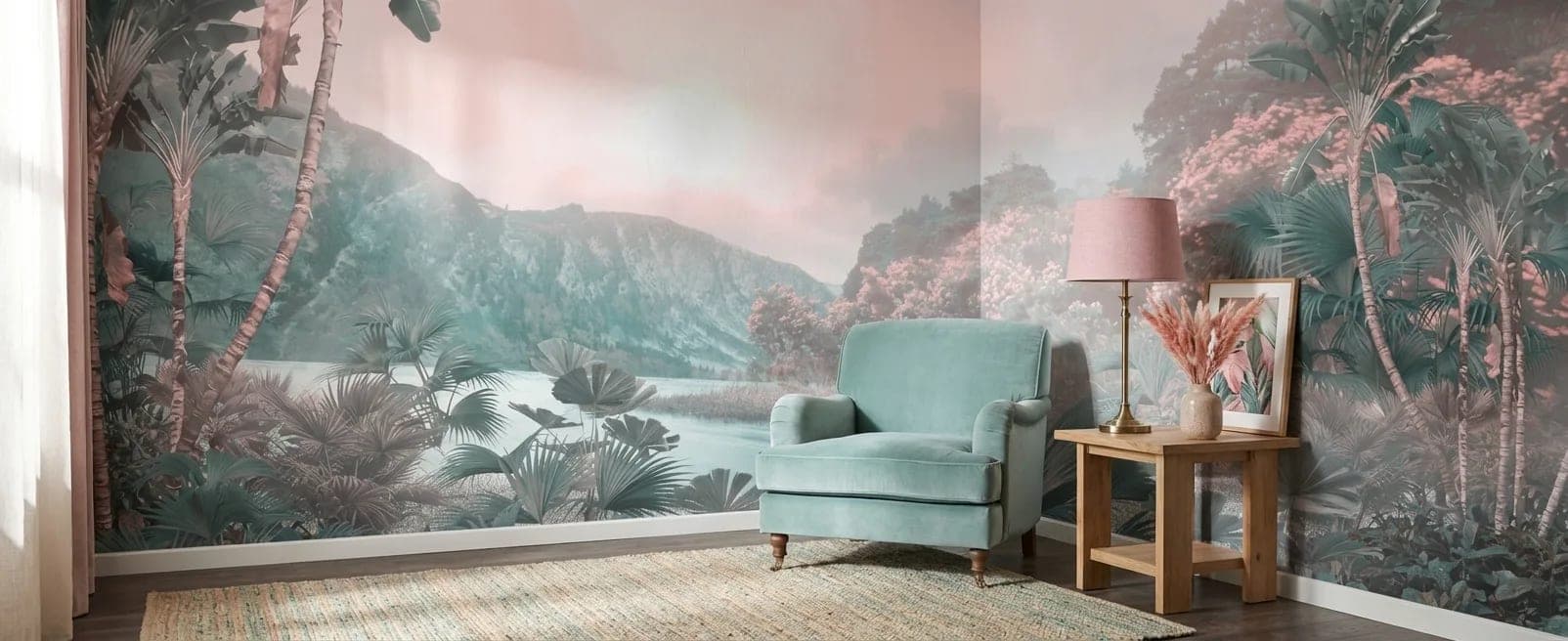 tropisch rivierlandschap pastel groen en roze behang