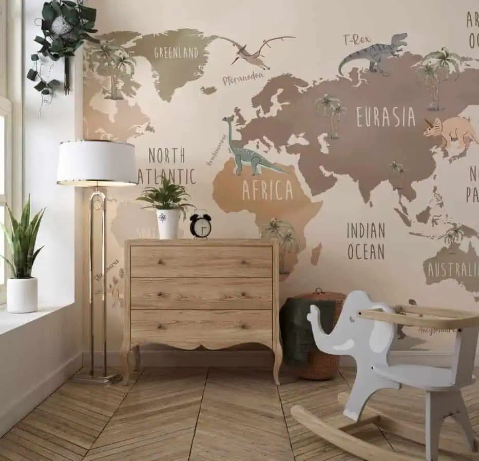 wereldkaart dino’s zachte aardetinten behang in beige en bruin — naadloos op maat geprint