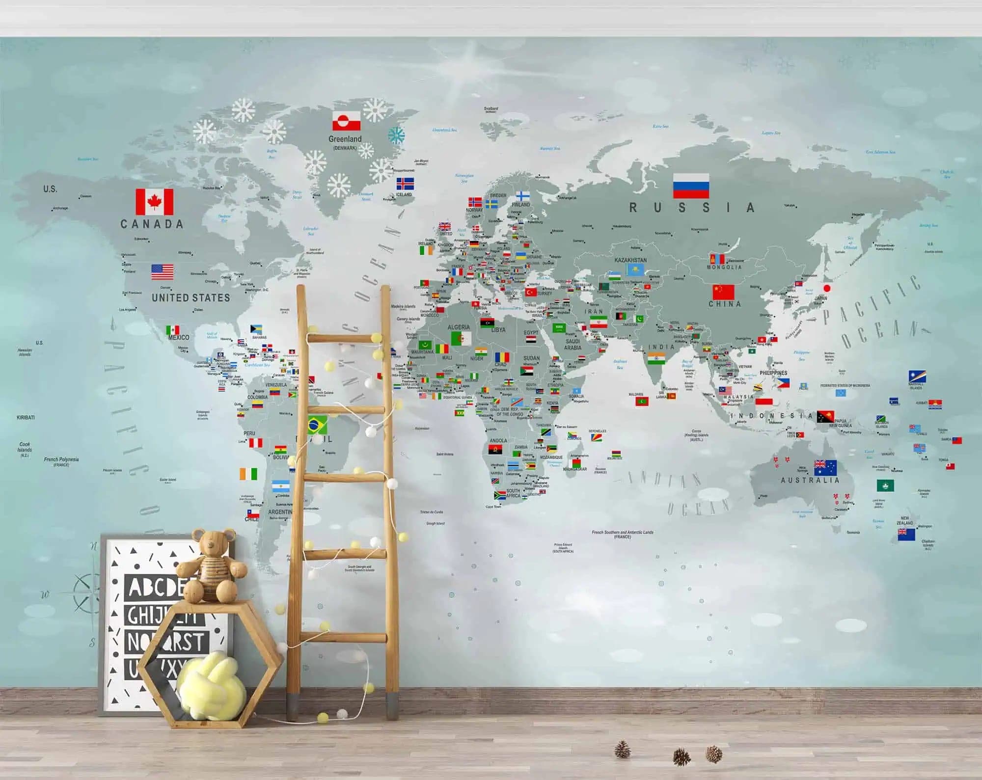 wereldkaart landenvlaggen op koel blauw behang op maat