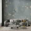 fotobehang blauwe bloesemtakken met vogels achter bank in stijlvolle woonkamer