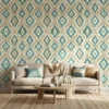 turquoise geometrisch behang met zandkleurige ruiten achter bank in woonkamer