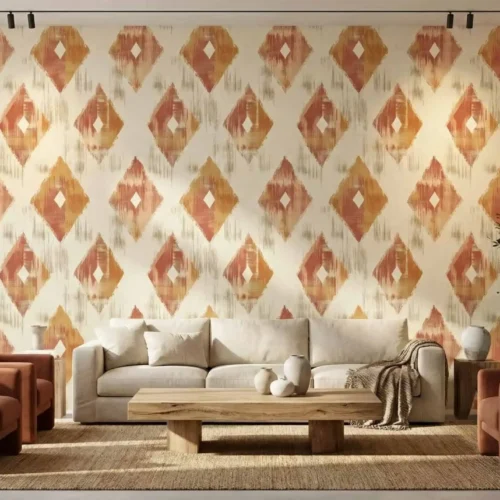 warm grafisch behang met oker en terracotta diamanten achter bank in moderne woonkamer