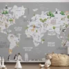 fotobehang wereldkaart kinderkamer met dieren in zachte grijstinten in het interieur