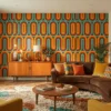 retro geometrisch behang in oker en turquoise achter hoekbank in kleurrijke woonkamer