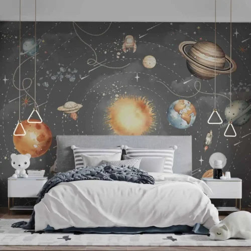 ruimte behang donkergrijs achter kindertafel en vakkenkast in kinderkamer