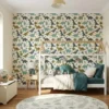 dino behang groen blauw mosterd achter peuterbed in kinderkamer