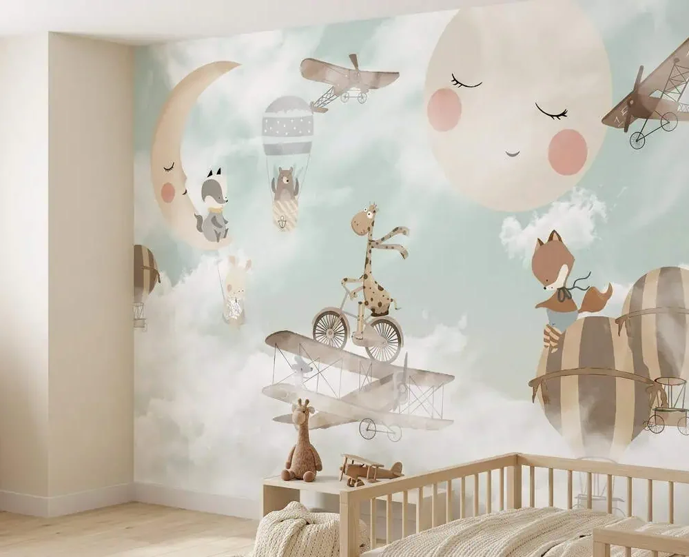 kinderkamer behang dieren luchtballonnen pastel achter bed in kinderkamer