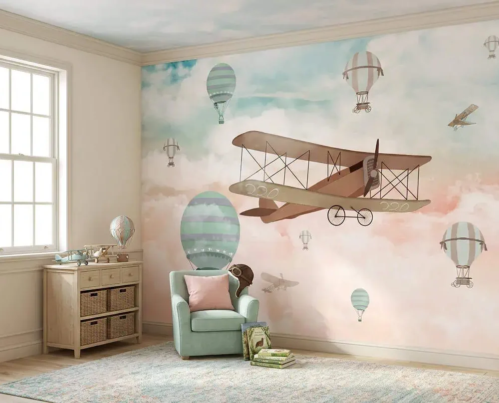 kinderkamer behang vintage vliegtuig pastel achter fauteuil en kastje in kinderkamer