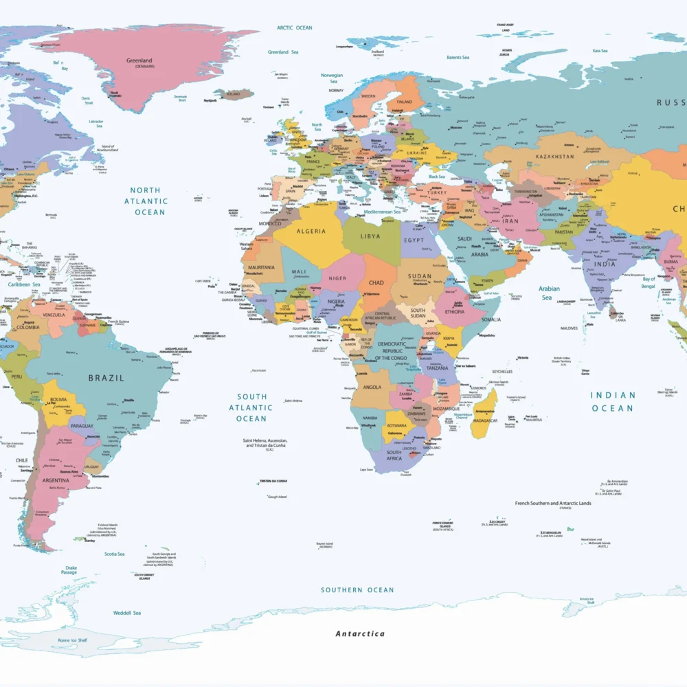 wereldkaart behang pastel met duidelijke landnamen en zachte kleuren